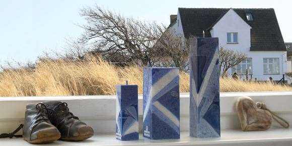 Ökokerzen wie Rapskerzen und Bienenwachskerzen manuell hergestellt. Dekorieren mit Stearinkerzen und maritimen Kerzen, Schichtkerzen aus Stearin. Kerzenvielfalt von Nordkerze. Stearinkerzen Unikate farblich geschichtet und maritime Kerzen, Ökokerzen, Rapswachskerzen, Bienenwachskerzen